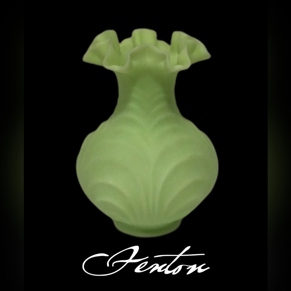 Vintage FENTON Ruffled Art Glass Vase, Glows in the Dark w/Black Light, Green